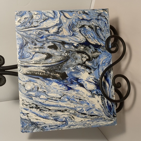 One of a kind, signed paint pour picture. Dark blue, lt blue, white, black. 8x10 - Picture 4 of 6